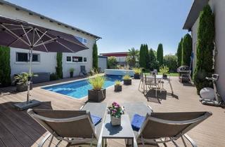 Einfamilienhaus kaufen in 76479 Steinmauern, Stilvolle Wohnresidenz mit Pool, Privatsphäre und großzügigem Raumkonzept