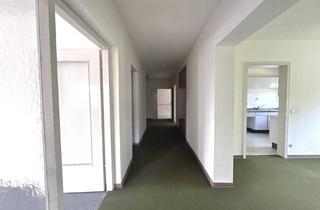 Wohnung kaufen in 73033 Göppingen, Platz für alle - großzügige 4,5 Zi.-Wohnung mit 2 Balkonen und flexiblem Wohnkonzept