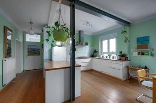 Wohnung kaufen in 89077 Ulm, Modernisierter Altbau mit Charme und Komfort