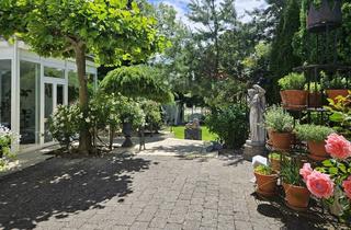 Einfamilienhaus kaufen in 73457 Essingen, Privates Wellness-Anwesen mit Pool, Sauna & uneinsehbarem Parkgarten