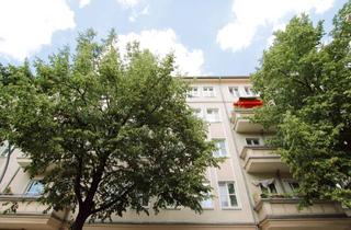 Wohnung kaufen in Wismarplatz, 10247 Berlin, Vermietete 2-Zimmer-Wohnung mit Balkon direkt am Wismarplatz