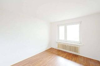 Wohnung kaufen in Heilmannring 44, 13627 Charlottenburg, Lichtdurchflutete 2-Zimmer-Wohnung mit perfekter Ausrichtung und großem Potenzial