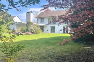 Villa kaufen in 60598 Sachsenhausen, EXKLUSIVE VILLA AM LERCHESBERG MIT PARKÄHNLICHEM TRAUMGRUNDSTÜCK