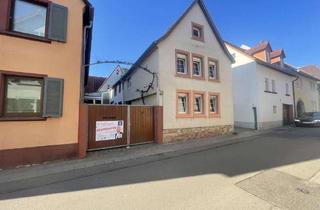 Haus kaufen in 67480 Edenkoben, Zweifamilienhaus mit Ausbaupotenzial im charmanten Weinort Edenkoben