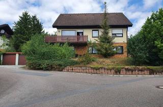 Einfamilienhaus kaufen in 74238 Krautheim, Wohnraum mit Perspektive – Einfamilienhaus mit Einliegerwohnung, Garten und zwei Garagen