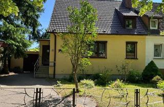 Doppelhaushälfte kaufen in 18146 Rostock, Rostock - Doppelhaushälfte mit Vollkeller, Garage und großem Grundstück
