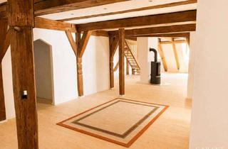 Wohnung kaufen in 82281 Egenhofen, Exklusives Wohnen im historischen Herrenhaus - Außergewöhnliche Maisonettewohnung mit Pool