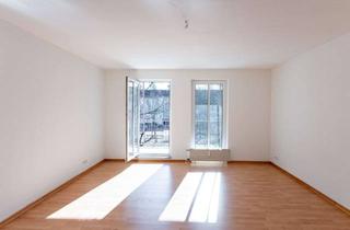 Wohnung kaufen in 13055 Alt-Hohenschönhausen, Gepflegte 2-Raumwohnung mit Balkon und Aufzug