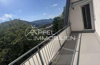 Wohnung kaufen in 72574 Bad Urach, Charmantes 3-Zimmer-Wohnidyll - Gepflegte Eigentumswohnung mit Fernblick in Bad Urach