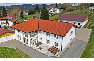 Haus kaufen in Neureut 41, 94078 Freyung, Anwesen in absoluter Top-Lage mit traumhaftem Fernblick, zwei Wohneinheiten, Halle und Doppelgarage