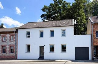 Reihenhaus kaufen in 52525 Heinsberg, Wohnen mit Charakter in Dremmen: modernisiertes Reihenhaus mit Innenhof und Garage!