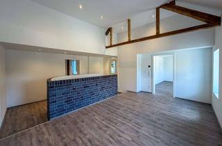 Reihenhaus kaufen in 52525 Heinsberg, Wohnen mit Charakter in Dremmen: modernisiertes Reihenhaus mit Galerie, Innenhof und Garage!