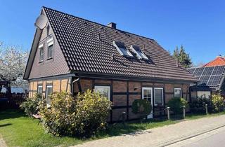 Haus kaufen in Strandstrasse 29, 17094 Groß Nemerow, Idyllisches Haus am See mit Bootsanleger