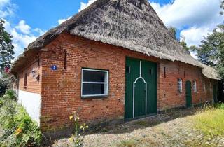 Bauernhaus kaufen in 25878 Seeth, Seeth - Provisionsfrei* Denkmalgeschütztes Reetdachhaus von 1865 - großes Grundstück & Ausbaupotenzial