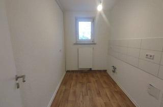 Wohnung mieten in Straße Des Friedens 84, 06217 Merseburg, Komplett modernisierte 4-RW mit Balkon im sanierten Wohnblock