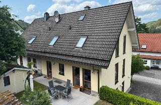 Doppelhaushälfte kaufen in 57368 Lennestadt, Lennestadt - Perfektes Doppelhaus für Familie und Gewerbe unter einem Dach