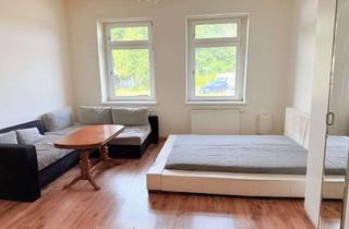 Wohnung kaufen in 12557 Köpenick, Bezugsfreie 1,5 Zimmer Altbauwohnung in Adlershof
