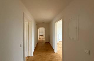 Wohnung mieten in 33609 Innenstadt, Großzügige Altbauwohnung mit Charakter