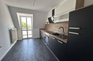 Wohnung mieten in Osterweihstr. 6a, 08056 Zwickau, Schöne 3-Raum Dachgeschosswohnung mit Einbauküche & Balkon
