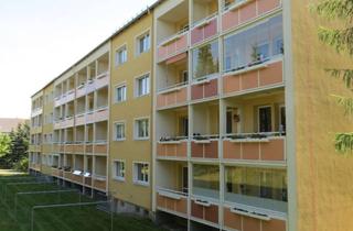 Wohnung mieten in 09380 Thalheim, 3-Raum-Wohnung mit Balkon und grünem Ausblick