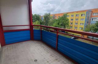 Wohnung mieten in Johannes-R.-Becher-Straße 66, 39218 Schönebeck, Ihr bezahlbares Wohnglück! 3-Zimmer-Wohnung mit großem Balkon und Aufzug