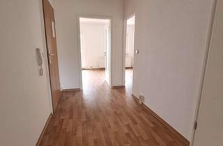 Wohnung mieten in Prager Str. 60, 39218 Schönebeck, Familienfreundliche 4-Zimmer-Wohnung mit Balkon