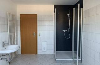 Wohnung mieten in Bürgermeister-Todt-Straße 19, 08626 Adorf, Moderne 3-Zimmer-Wohnung mit großem Bad und Stellplatz