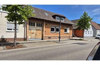 Einfamilienhaus kaufen in Karlsruher Str. 31, 68753 Waghäusel, Einfamilienhaus auf 927 m² Grundstück mit Nebengebäude, großer Scheune und Ausbaupotenzial