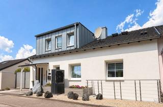 Einfamilienhaus kaufen in 66125 Saarbrücken, Wohnen auf höchstem Niveau - Einfamilienhaus mit Einliegerwohnung, Pool und Fernsicht in Waldrandla