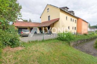 Mehrfamilienhaus kaufen in 96135 Stegaurach, Saniertes Mehrfamilienhaus in Toplage mit Garten, Garagen und PV-Anlage!