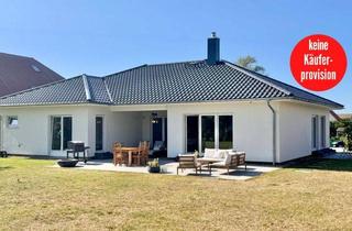 Einfamilienhaus kaufen in 17039 Sponholz, HORN IMMOBILIEN ++ Winkelbungalow 5 km bis Neubrandenburg, Baujahr 2022, Doppelgarage + Carport