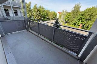 Wohnung mieten in Jahnstraße 39, 09126 Lutherviertel, 3.OG / Modernes Laminat - frei ab 1.10.26 - Großer Balkon an der Küche