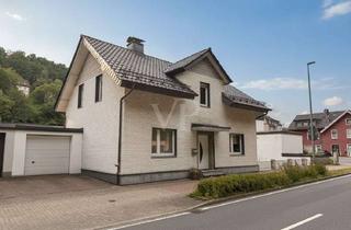 Haus kaufen in 58579 Schalksmühle, Weißes Charakterhaus von 1899 am grünen Volmehang