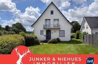 Haus kaufen in 33813 Oerlinghausen, Großzügiges Zweifamilienhaus mit Garten in begehrter Randlage von Oerlinghausen