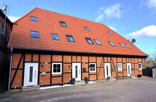 Anlageobjekt in 23923 Schönberg, Endreihenhaus mit Oberteichblick – 42 m² Terrasse und Stellplatz in zentraler Lage