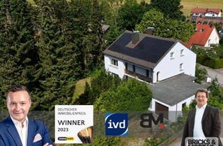 Haus kaufen in 86482 Aystetten, Energetisch saniertes Zweifamilienhaus mit Ausbaureserve und großem Garten in ruhiger Wohnlage