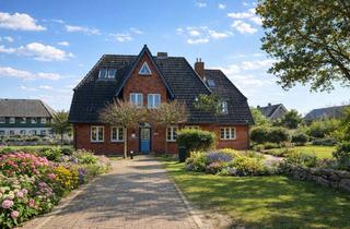 Haus kaufen in 25938 Utersum, Charmantes Ferienhaus-Ensemble in begehrter und strandnaher Lage von Utersum