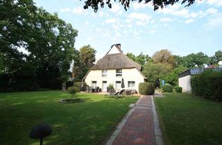 Anlageobjekt in 22850 Norderstedt, Historischer Charme trifft Natur: Reetdach-Ensemble mit 3 Wohneinheiten auf parkähnlichem Grundstück