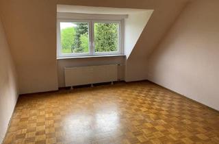 Wohnung mieten in 45279 Essen, Ruhige Dachgeschosswohnung mit Einbauküche und Stellplatz