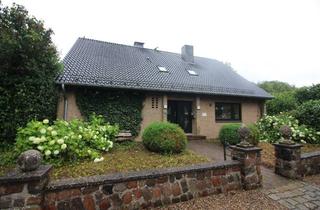 Haus kaufen in 24861 Bergenhusen, Großes Wohnhaus in Dorfrandlage mit Blick über Wiesen und Felder
