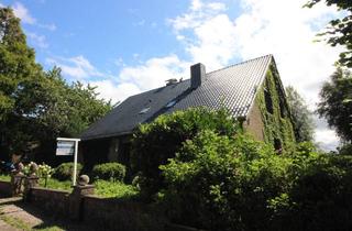 Haus kaufen in 24861 Bergenhusen, Großes Wohnhaus in Dorfrandlage mit Blick über Wiesen und Felder