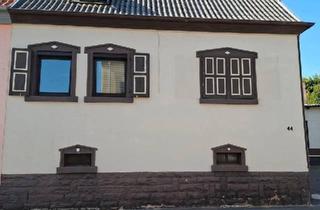 Haus kaufen in 66440 Blieskastel, Blieskastel - gepflegtes Zweifamilienhaus in Niederwürzbach I 3 Garagen I Anbau