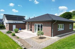 Haus kaufen in 33184 Altenbeken, Wohnen auf einer Ebene: Moderner Bungalow mit Weitblick und Garage