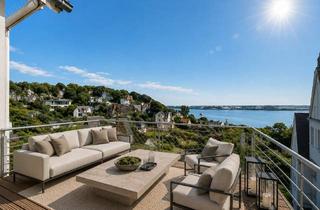 Wohnung kaufen in 22587 Blankenese, Rarität im Treppenviertel: Altbau-Bel-Etage mit zwei Balkonen und wunderschönem Elbblick