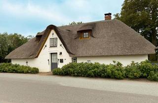 Haus kaufen in 25882 Tetenbüll, DEIN Zuhause unter Reet - großes gepflegtes Grundstück in wunderschöner Gegend - WASSERKOOG