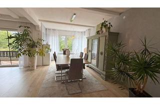 Wohnung kaufen in 79837 Häusern, Modernes Wohnen mit Weitblick: Stilvolles Raumwunder mit Einliegerwohnung und tollem Garten