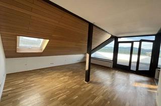 Wohnung mieten in Rossertblick 11, 65817 Eppstein, Attraktive, frisch renovierte 3-Zimmer-Dachgeschosswohnung mit großer Terrasse und Panoramablick