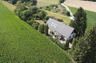 Haus kaufen in 84061 Ergoldsbach, Versteckt im Grünen: Wohnhaus mit großem Grundstück in Alleinlage – viel Raum für eigene Ideen