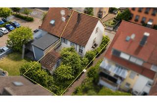 Doppelhaushälfte kaufen in 76646 Bruchsal, Charmante Doppelhaushälfte mit zwei Wohneinheiten, Garten und Ausbaupotenzial!