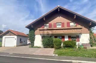 Wohnung kaufen in 88167 Grünenbach, GEMÜTLICH MIT EINLIEGERWOHNUNG UND GARAGE